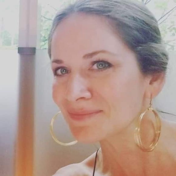 Meet your Posher, Tiffany - Picture 1 of 1